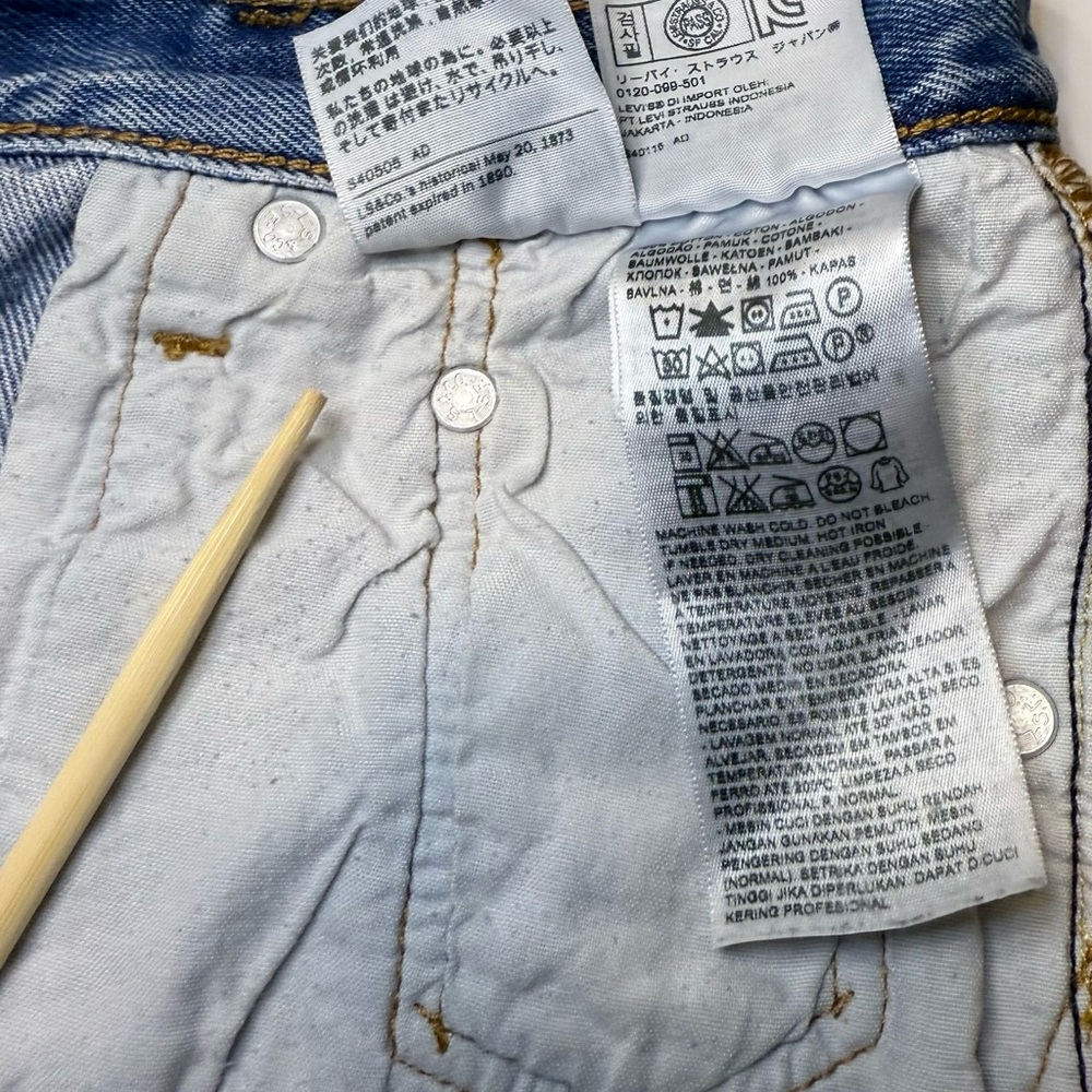 Levi's Jean Shorts Mid Rise 501 Red Tag Distressed Blue Denim Fringe Women - Picture 15 of 16